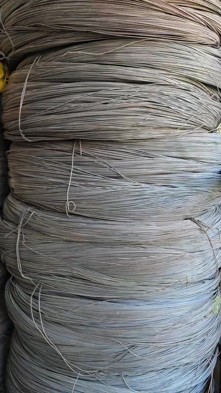 Binding wire coils for RCC tying, view 4
