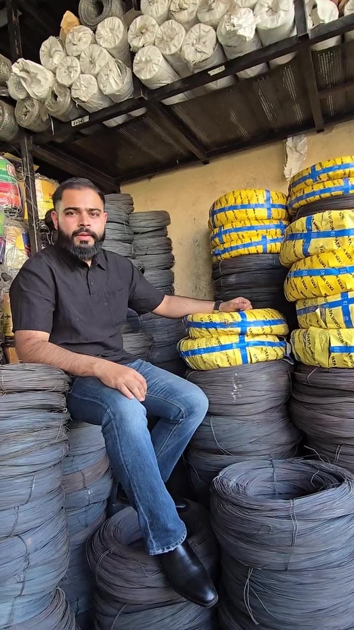 Binding wire coils for RCC tying, view 3