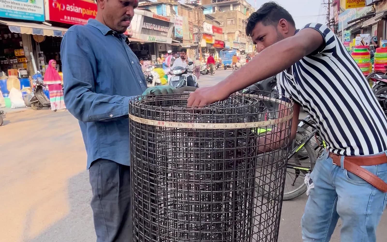Rolled welded mesh cylinder on a Siyaganj street