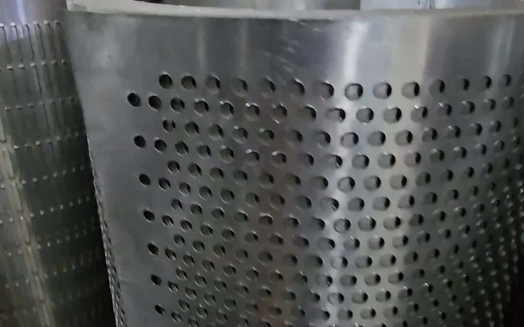 Perforated sheet cylinders with round holes