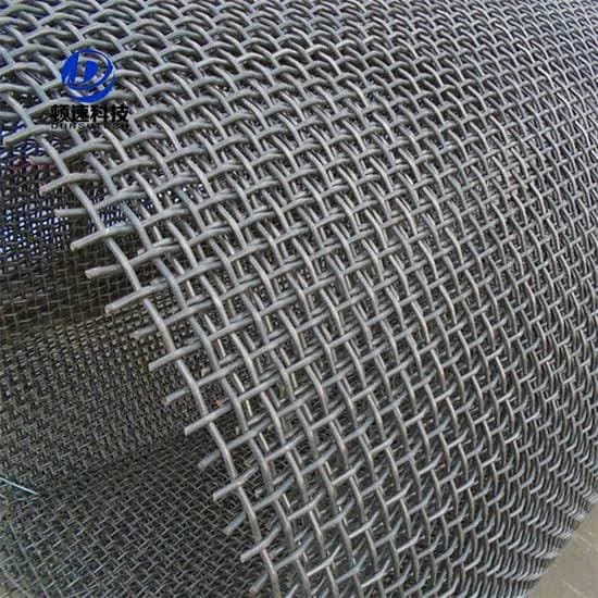 Crimp wiremesh — crimped wire mesh with square openings, supplied in rolls