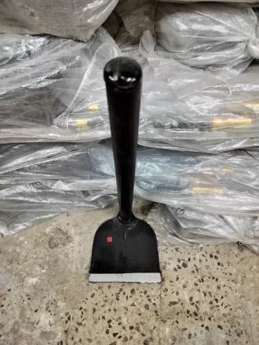 Hoe (Faurdha) with Handle - Image 1