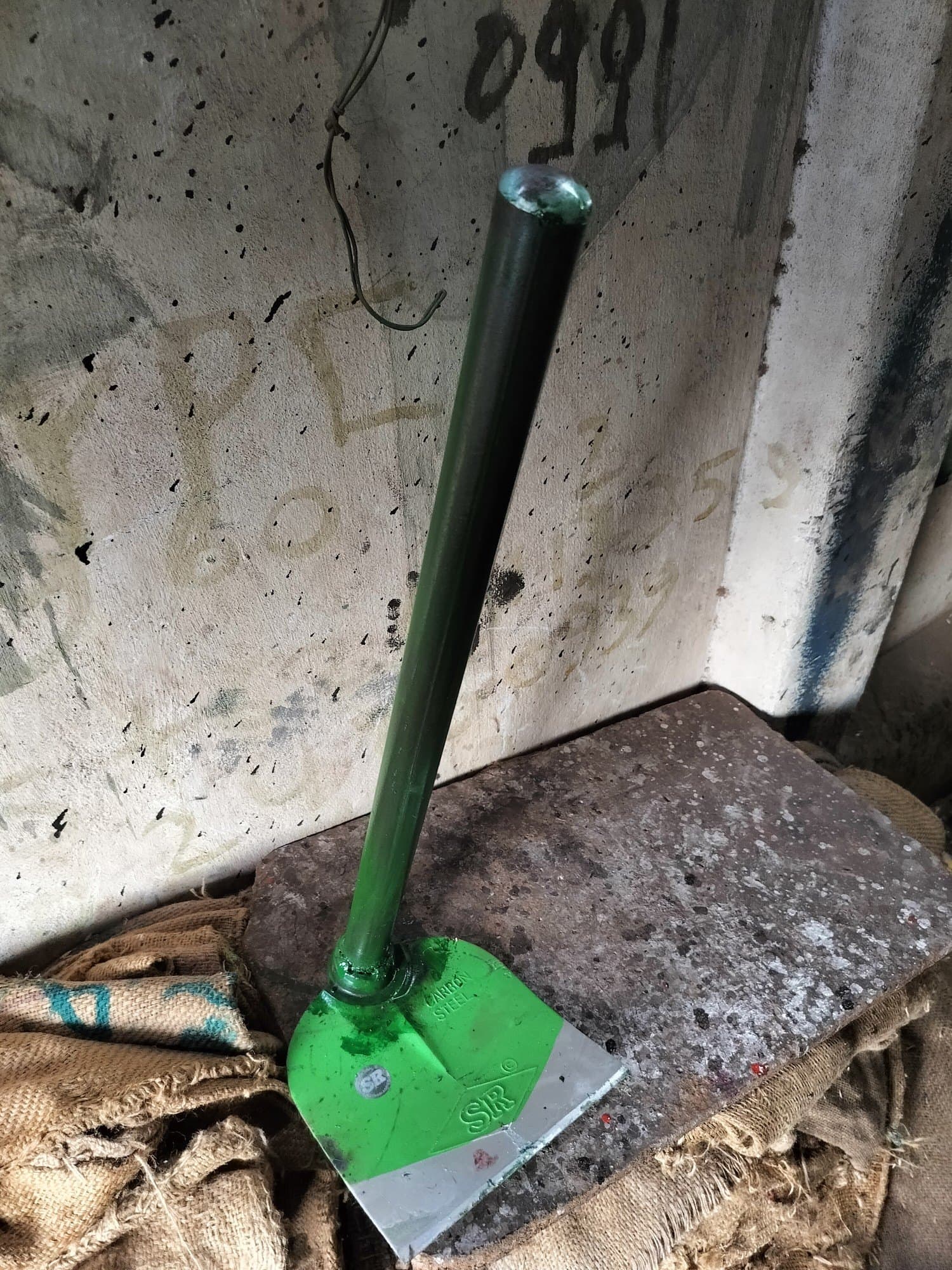 Hoe (Faurdha) with Handle - Image 2