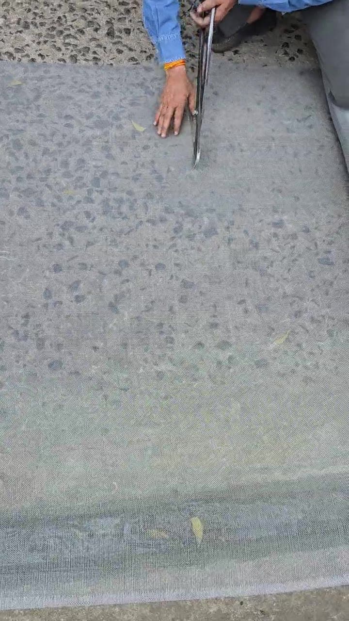 Fine metallic mosquito net mesh in rolls, view 3